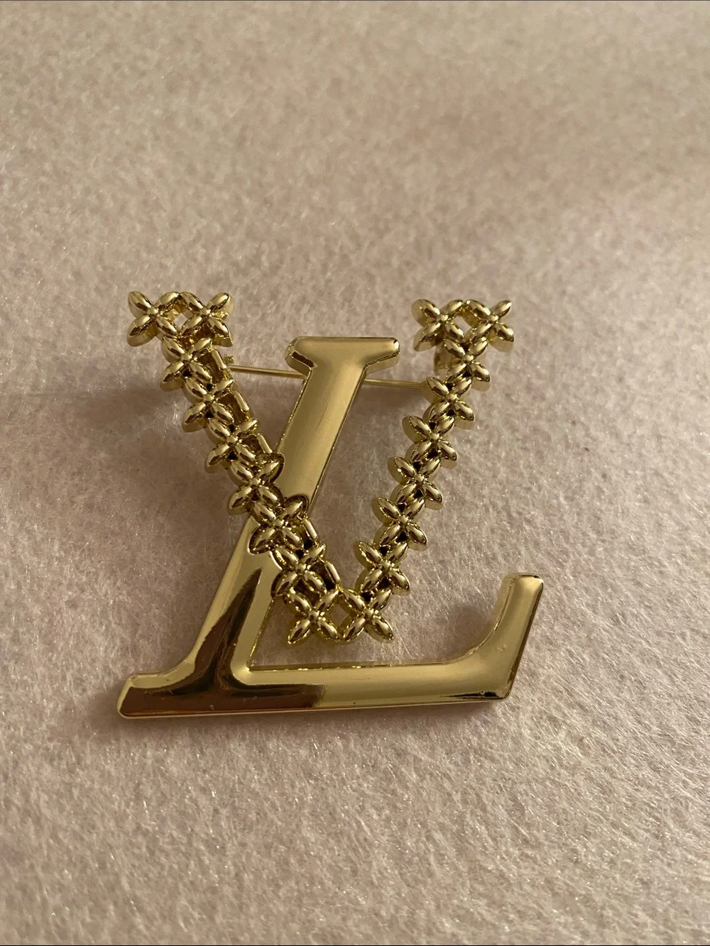 Gold-tone 'V' Logo Brooch - Luxury Designer Style